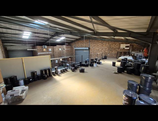 1,800M² FACTORY FOR SALE IN ANDERBOLT
